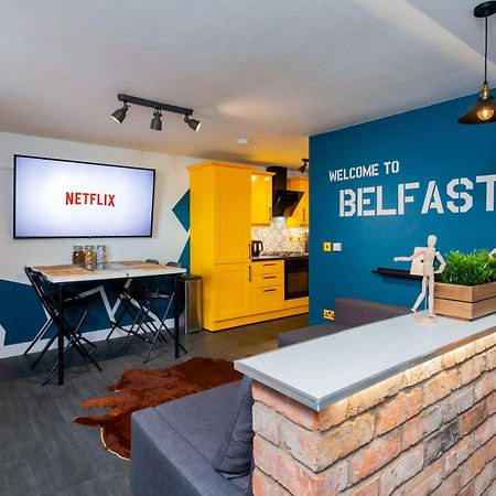 Funky City Apartment - Secure Parking - Wifi - Sleeps 6 - No Parties Belfast Exterior foto