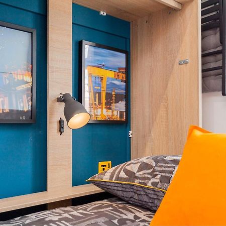 Funky City Apartment - Secure Parking - Wifi - Sleeps 6 - No Parties Belfast Exterior foto