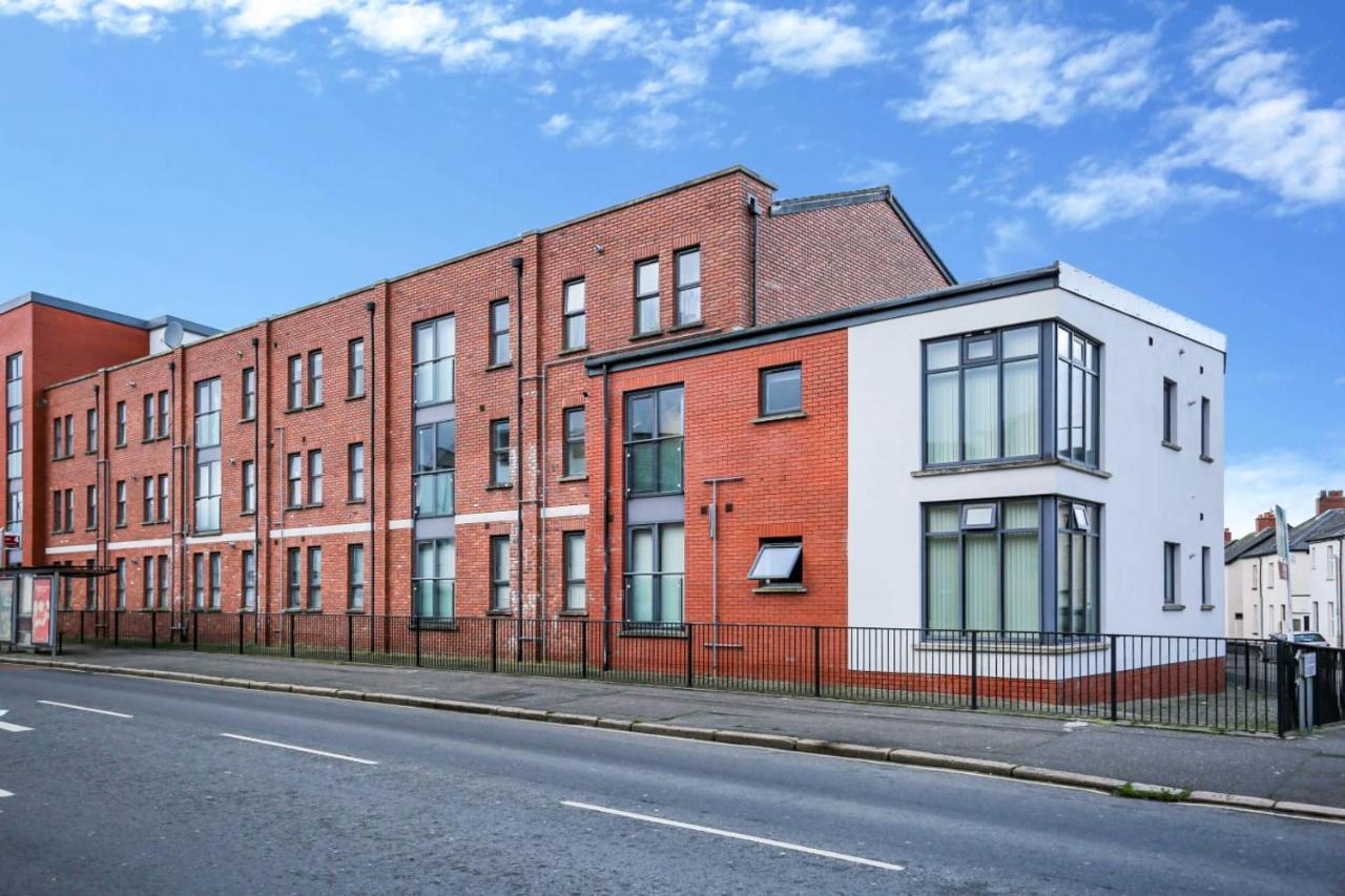 Funky City Apartment - Secure Parking - Wifi - Sleeps 6 - No Parties Belfast Exterior foto