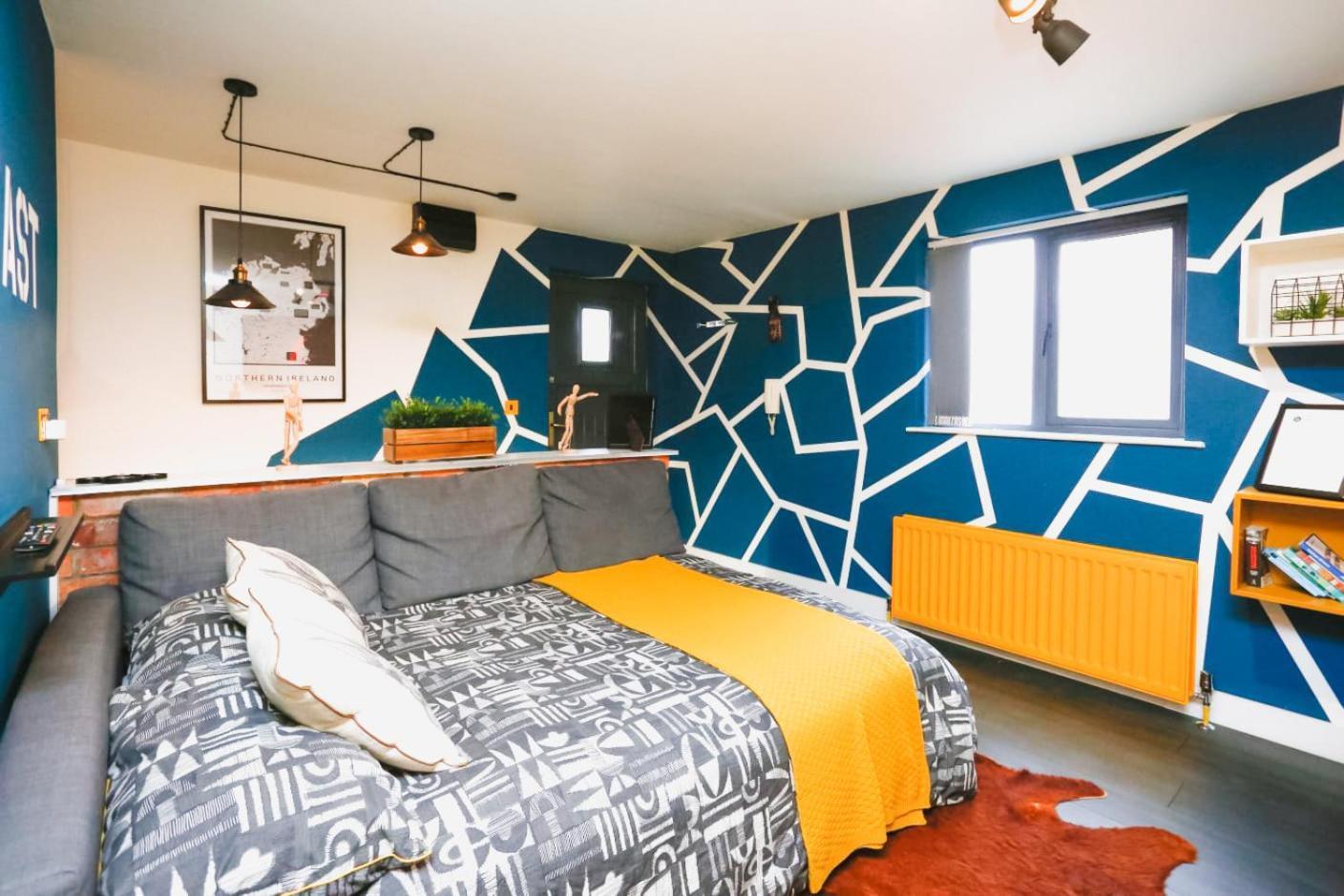 Funky City Apartment - Secure Parking - Wifi - Sleeps 6 - No Parties Belfast Exterior foto
