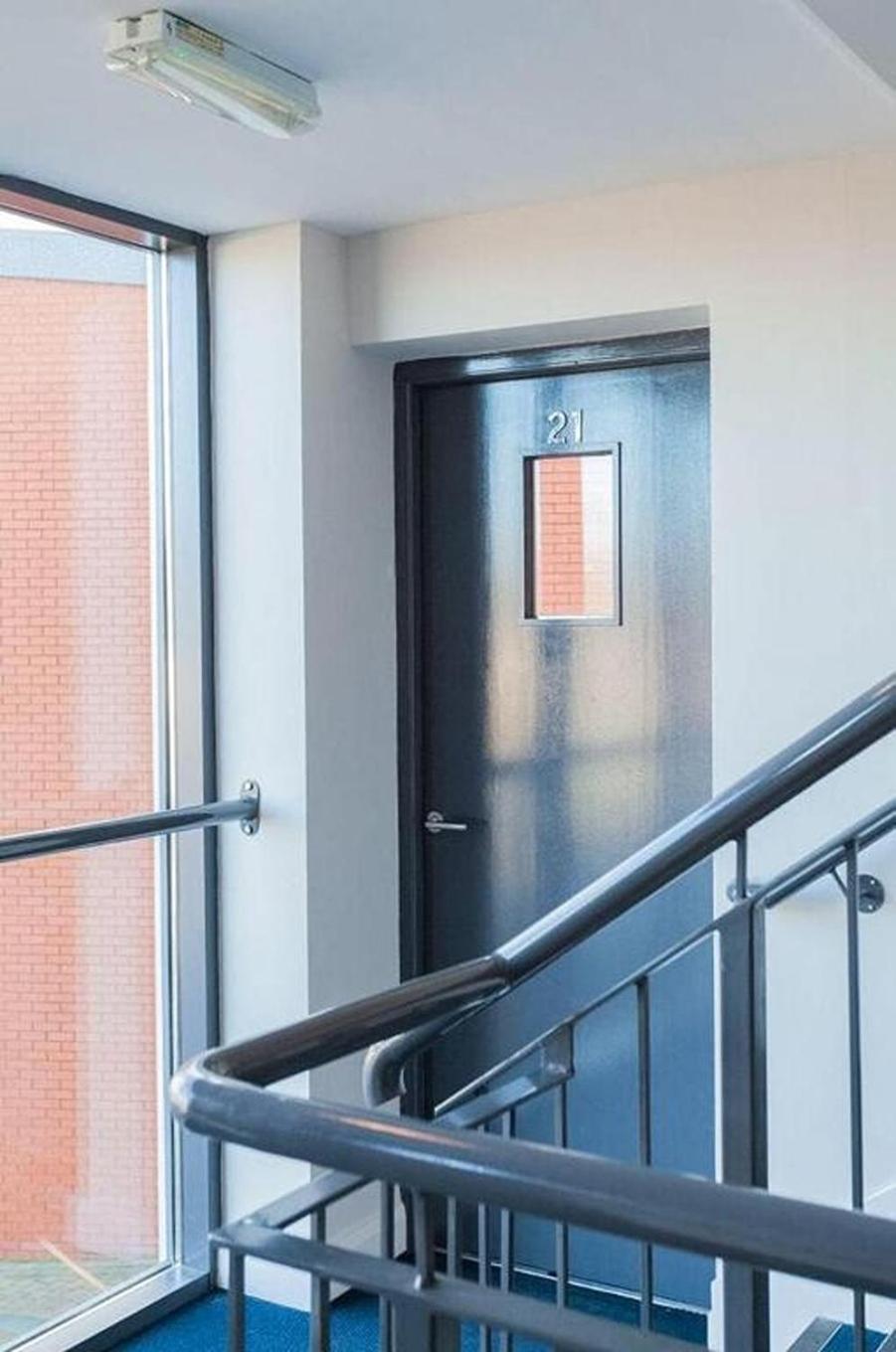 Funky City Apartment - Secure Parking - Wifi - Sleeps 6 - No Parties Belfast Exterior foto